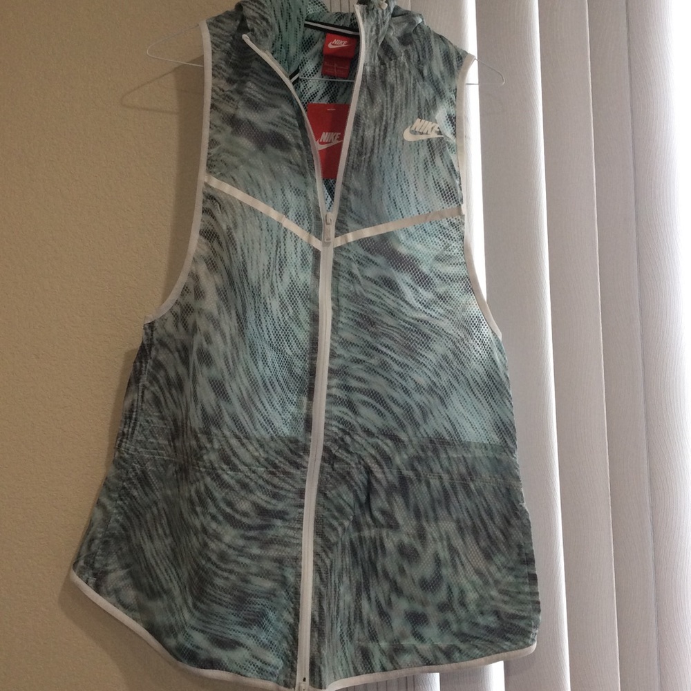 NWT Nike Women’s Hyperfuse Hooded Jacket Vest